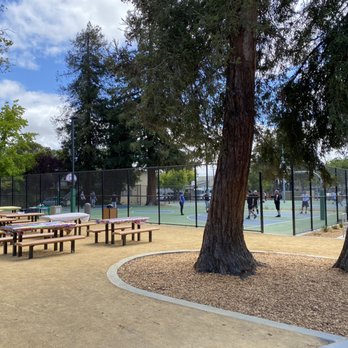 Fair Oaks Park - Picnic tables and basketball courts - Parks Near Me - Sunnyvale, California Fair Oaks Park - Picnic tables and basketball courts - Parks Near Me - Sunnyvale, California