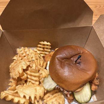 Septembers Taproom & Eatery - Chicken Sandwich - Sports Bars Near Me - Perris, California Septembers Taproom & Eatery - Chicken Sandwich - Sports Bars Near Me - Perris, California