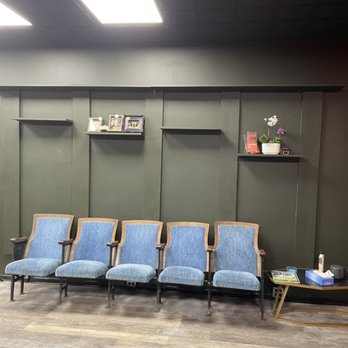 Hair Bandit - Some of the waiting area - Hair Salons Near Me - Pleasant Ridge, Michigan Hair Bandit - Some of the waiting area - Hair Salons Near Me - Pleasant Ridge, Michigan