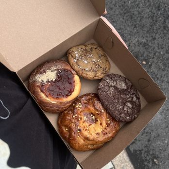 Le Petit Morceau - Hot Honey Danish, strawberry cheesecake danish, brown butter salted chocolate chip cookie, chocolate crinkle cookie - Bakeries Near Me - Richmond, Virginia