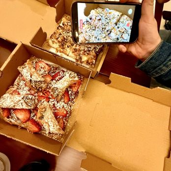 Farina - half order of the Strawberry Nutella Pizza  and the Paradiso Pizza (their incredible deconstructed cannoli twist on pizza). - Italian Near Me - Doral, Florida