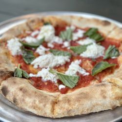 Emigration Brewing - Margherita Pizza