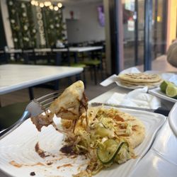 El Boqueron - Pupusa de frijol Con queso