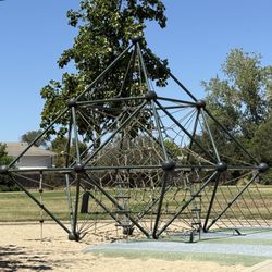 Roundstone Park - Jungle gym