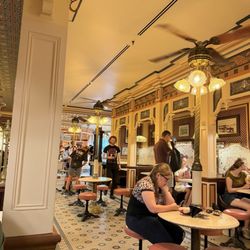 Cable Car Bake Shop - Indoor decor