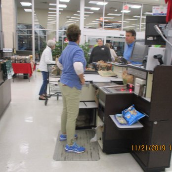 Harris Teeter - Harris Teeter / John Tylor Hwy: Checkout — checker side. - Grocery Near Me - Williamsburg, Virginia