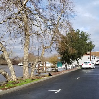 Wimpy's Marina - Bars Near Me - Walnut Grove, California