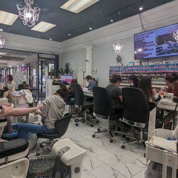 Mindy Nails Bar - Busy Friday morning, opened at 9am. Within the next 30min the place was packed! Many workers though, at least 12+ which is nice. - Nail Salons Near Me - Whittier, California Mindy Nails Bar - Busy Friday morning, opened at 9am. Within the next 30min the place was packed! Many workers though, at least 12+ which is nice. - Nail Salons Near Me - Whittier, California