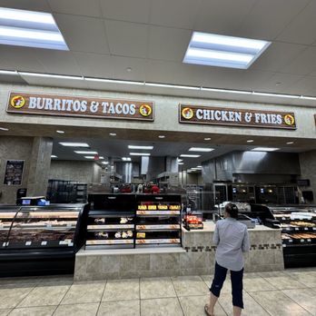 Buc-ee's - Gas Stations Near Me - Hillsboro, Texas