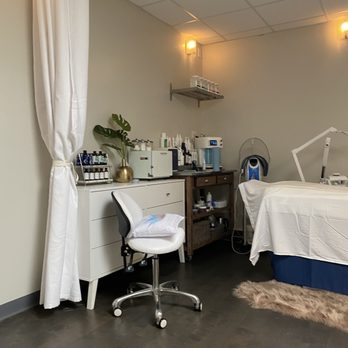 Skintegrity Integrative Skincare - Inside her studio, inside the Bar Method - Skin Care Near Me - Glendale, California Skintegrity Integrative Skincare - Inside her studio, inside the Bar Method - Skin Care Near Me - Glendale, California