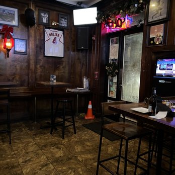 Duke's - Bar - Sports Bars Near Me - Saint Louis, Missouri Duke's - Bar - Sports Bars Near Me - Saint Louis, Missouri