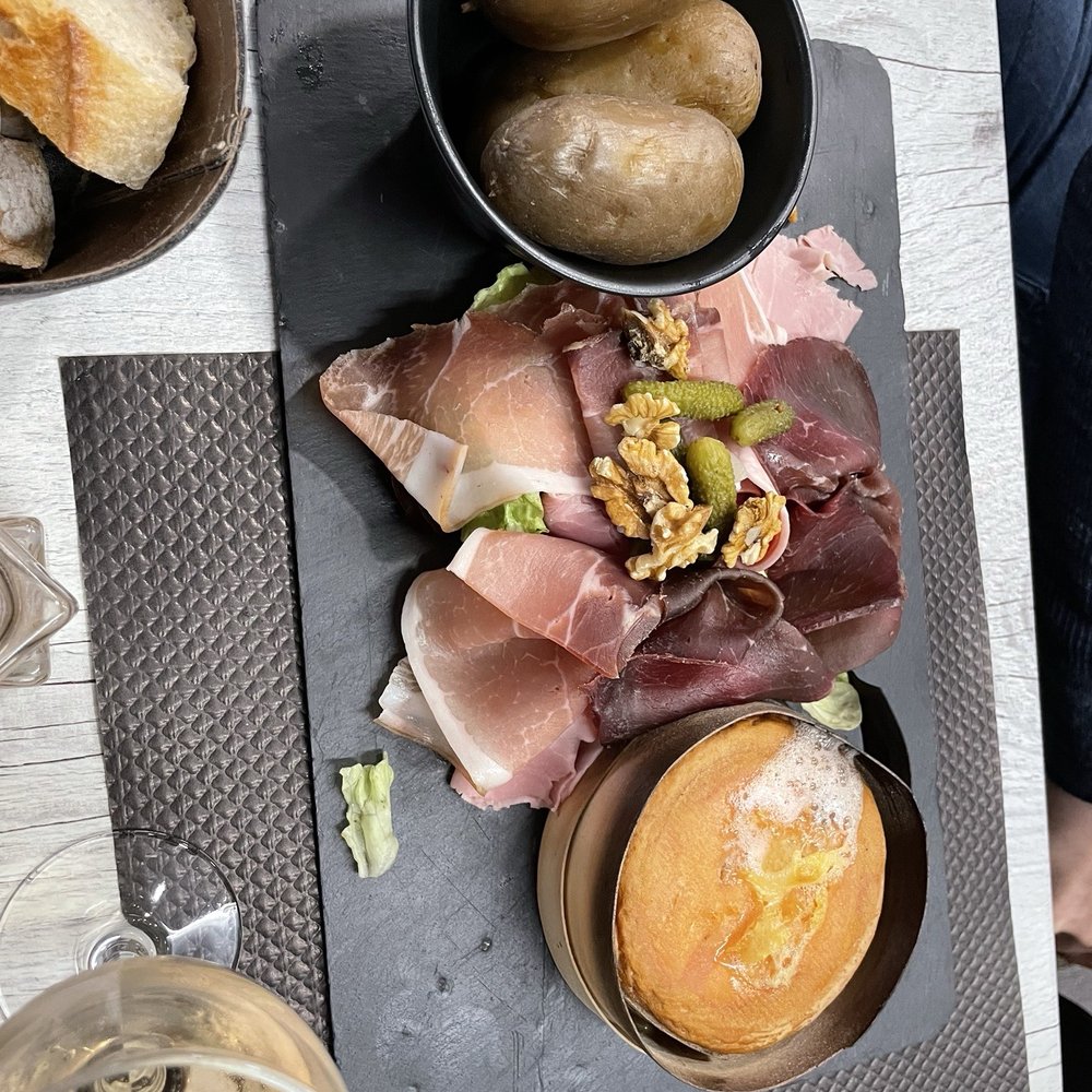 Chez Monique - Heated cheese dish - French Near Me - Annecy, 74
