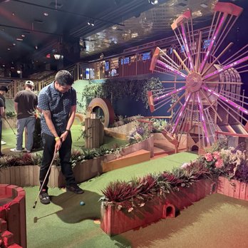 Swingers - Mini golf - Bars Near Me - Las Vegas, Nevada