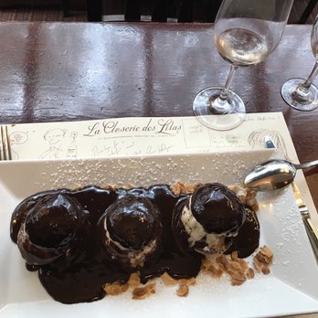 La Closerie des Lilas - Profiteroles with lots of chocolate sauce---I think you can also order just two. - Brasseries Near Me - Paris, 75