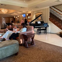 Market Yard Grille - Lobby seating