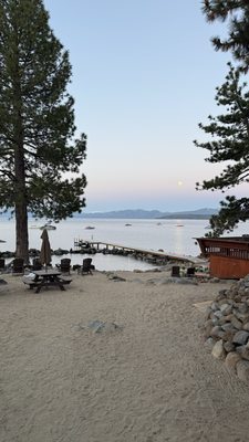 Red Wolf Lakeside Lodge by null