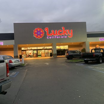 Lucky - a parking lot with cars parked in front of it - Grocery Near Me - Antioch, California