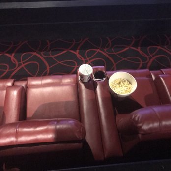 AMC Crestwood 18 - Cinema Near Me - Crestwood, Illinois