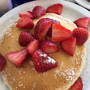 Big Daddy Ross's Cafe - Pancakes w/ strawberries - Breakfast & Brunch Near Me - Bay Point, California