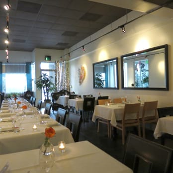 Si Laa - Empty at 6pm on a Monday. Quiet and calm. - Thai Near Me - Los Angeles, California