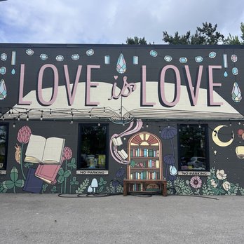 Birdie Books - Mural outside - Bookstores Near Me - Westerville, Ohio