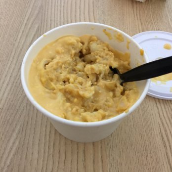 Guy Fieri's - My daughter wanted Mac n cheese, this is their "6 cheese Mac n cheese" that we were served #barf - Pizza Near Me - Cancún, ROO