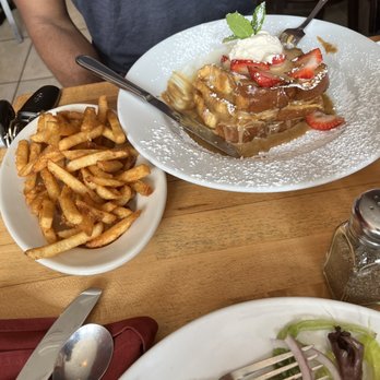 Izzy's 33 - Coffee Cake French Toast - Breakfast & Brunch Near Me - Philadelphia, Pennsylvania Izzy's 33 - Coffee Cake French Toast - Breakfast & Brunch Near Me - Philadelphia, Pennsylvania