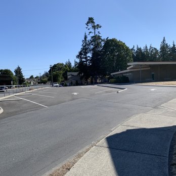 Broad View Elementary School - Bus area and parking by the main entrance. - Elementary Schools Near Me - Oak Harbor, Washington Broad View Elementary School - Bus area and parking by the main entrance. - Elementary Schools Near Me - Oak Harbor, Washington