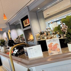 United Club - Full bar