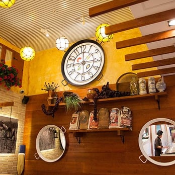 Gustos Barcelona - Apasionados del mundo del arroz: la decoración así lo demuestra - Mediterranean Near Me - Barcelona, B Gustos Barcelona - Apasionados del mundo del arroz: la decoración así lo demuestra - Mediterranean Near Me - Barcelona, B