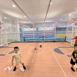 Kids City Adventure - Basketball and tennis courts
