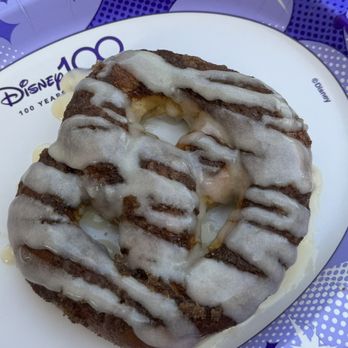 Refreshment Corner - cinnamon roll pretzel - Food Stands Near Me - Anaheim, California