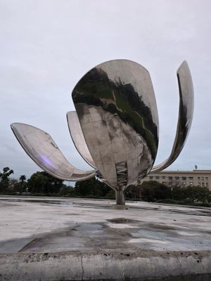 Floralis Generica by null
