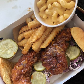 Dave's Hot Chicken - 2 slider combo and Mac and cheese - Chicken Shop Near Me - Toronto, Ontario