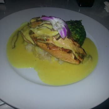 Fratelli's Pizzaria Restaurant - Salmon with potatoes - Italian Near Me - Wallingford, Connecticut