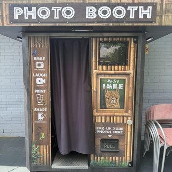 Global Wildlife Center - Photo Booth - Zoos Near Me - Folsom, Louisiana