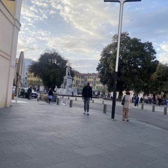 Place Garibaldi - Fruits & Veggies Near Me - Nice, 06