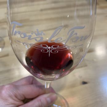 Trois le Fou Winery - Wine tasting - Wine Tasting Room Near Me - Ventura, California Trois le Fou Winery - Wine tasting - Wine Tasting Room Near Me - Ventura, California