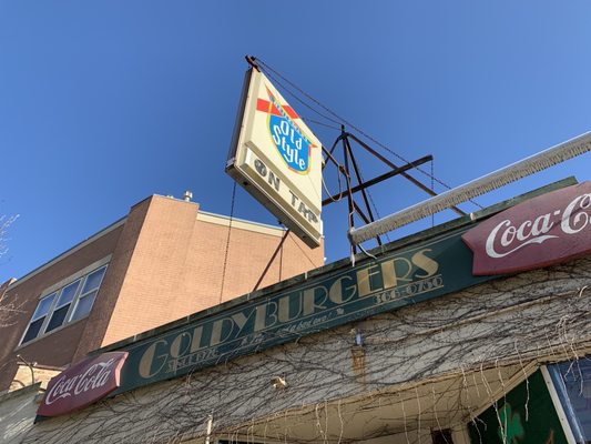 Goldyburgers by null