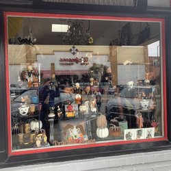 Curiosities - Gorgeous halloween display