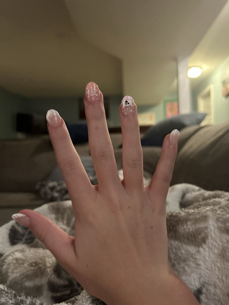 Family Nails Care & Spa Logo