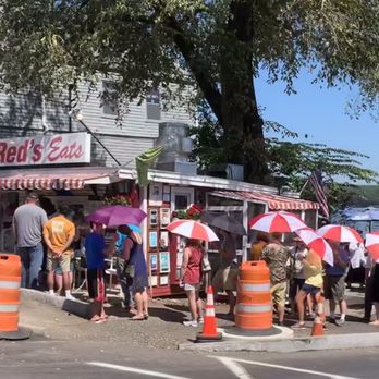 Red's Eats - Long line but they give you umbrellas, water, and samples! We got fried shrimp samples. - Seafood Near Me - Wiscasset, Maine Red's Eats - Long line but they give you umbrellas, water, and samples! We got fried shrimp samples. - Seafood Near Me - Wiscasset, Maine