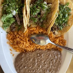 Tacos El Torito Asador - 3 Tacos, Arroz y Frijol