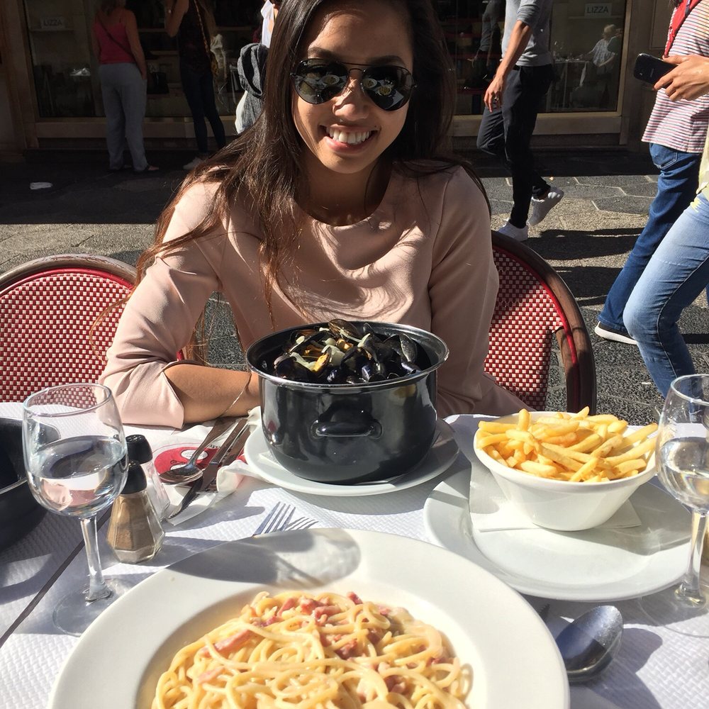 A beautiful day in Nice to have a whole pot of mussels and large bowl of fries :) A beautiful day in Nice to have a whole pot of mussels and large bowl of fries :)