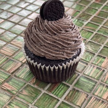 Uncommon Catering & Eatery - Oreo cupcake - Caterers Near Me - Orlando, Florida Uncommon Catering & Eatery - Oreo cupcake - Caterers Near Me - Orlando, Florida