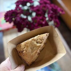 Common Grounds - Apple scone