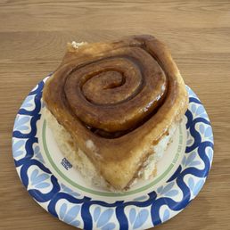 Caramel cinnamon roll. Incredible! Caramel cinnamon roll. Incredible!