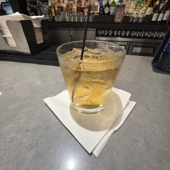Admirals Club - Airport Lounges Near Me - Houston, Texas