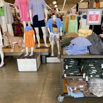 Old Navy - Front of store - Men's Clothing Near Me - Bee Cave, Texas