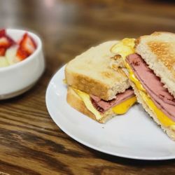 Emma's Breakfast Cafe - Egg & Balogna Breakfast sandwich